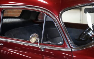 Oldsmobile-Rocket-88-1949-Burgundy-Dark-Charcoal-30