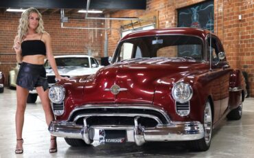 Oldsmobile-Rocket-88-1949-Burgundy-Dark-Charcoal-38
