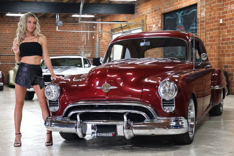 Oldsmobile-Rocket-88-1949-Burgundy-Dark-Charcoal-38