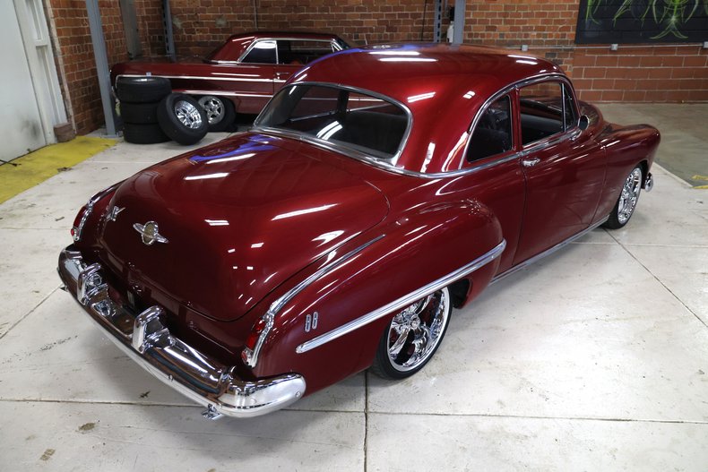 Oldsmobile-Rocket-88-1949-Burgundy-Dark-Charcoal-48