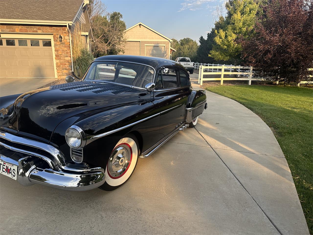 Oldsmobile-Rocket-88-1950-Black-Grey-3