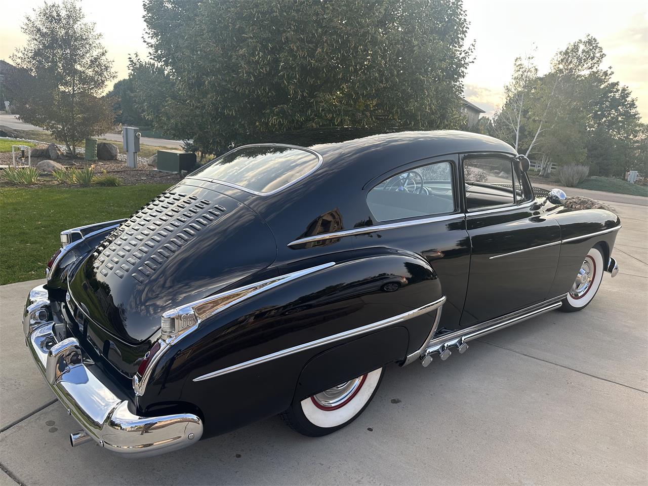 Oldsmobile-Rocket-88-1950-Black-Grey