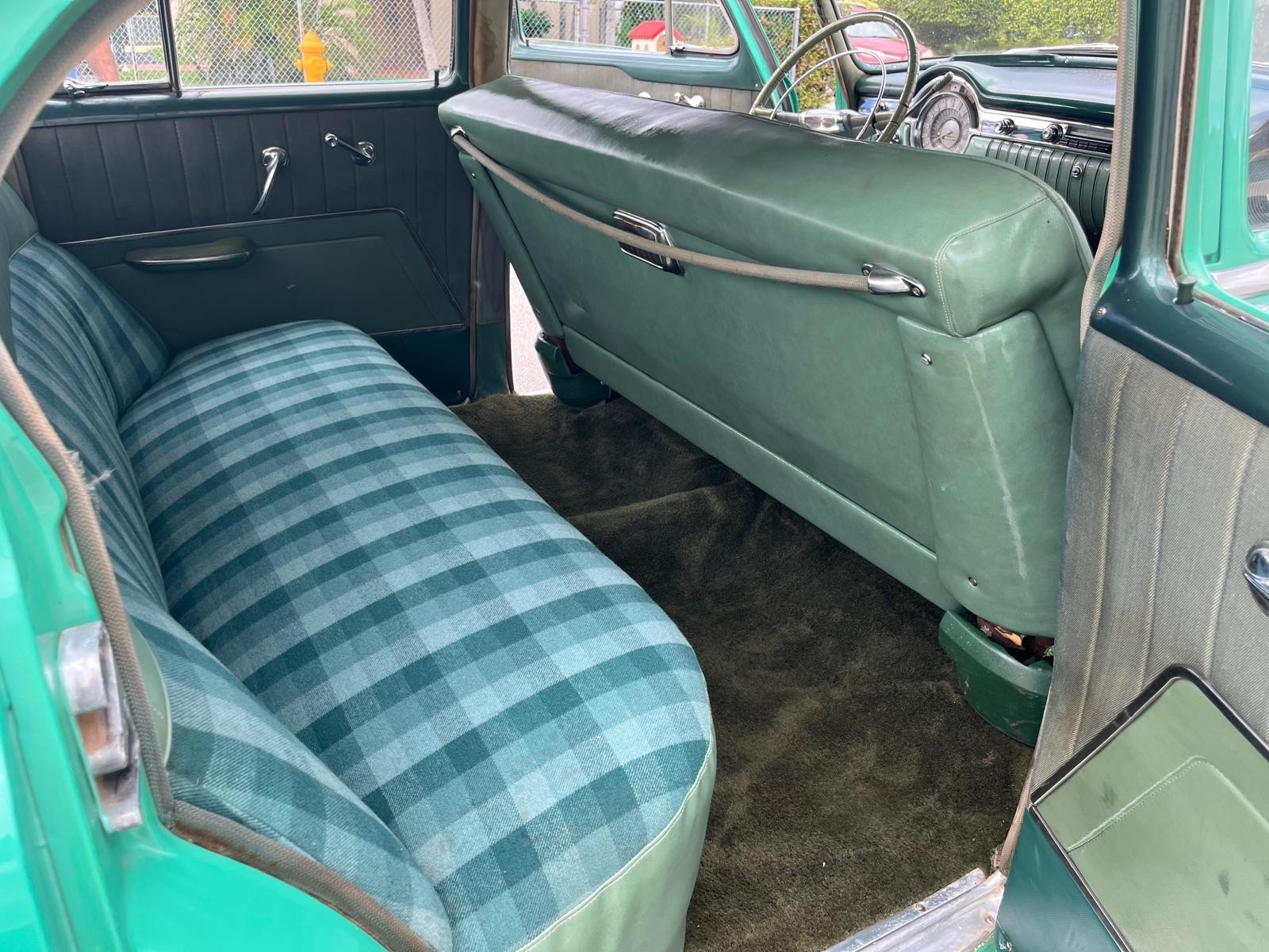 Oldsmobile-Rocket-88-1953-Sedan-11