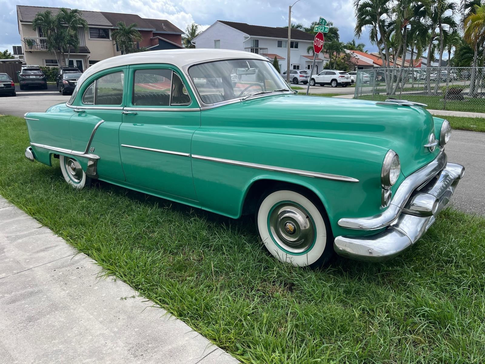 Oldsmobile-Rocket-88-1953-Sedan-2