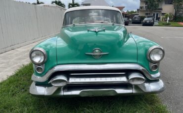 Oldsmobile-Rocket-88-1953-Sedan-3