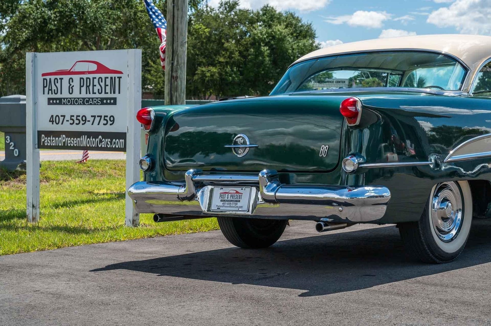 Oldsmobile-Rocket-88-1955-2-door-35