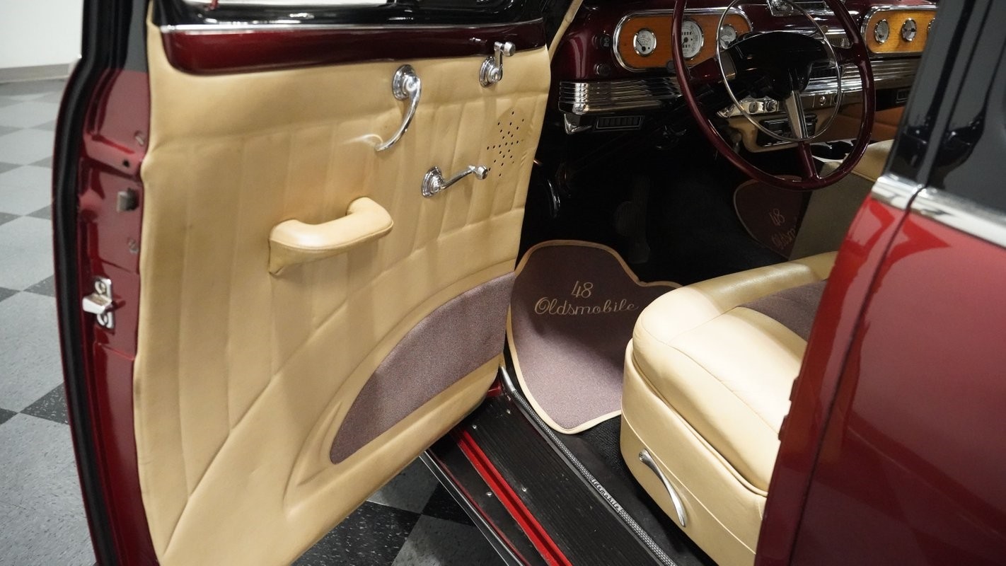 Oldsmobile-Series-76-1948-Sedan-31