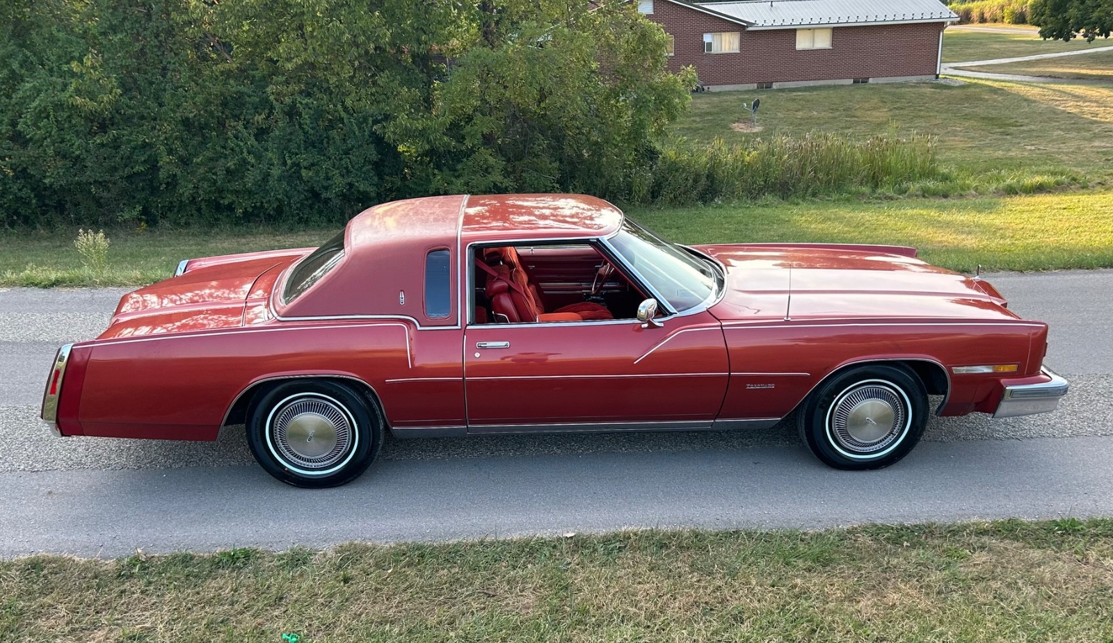 Oldsmobile-Toronado-1977-Coupe-2