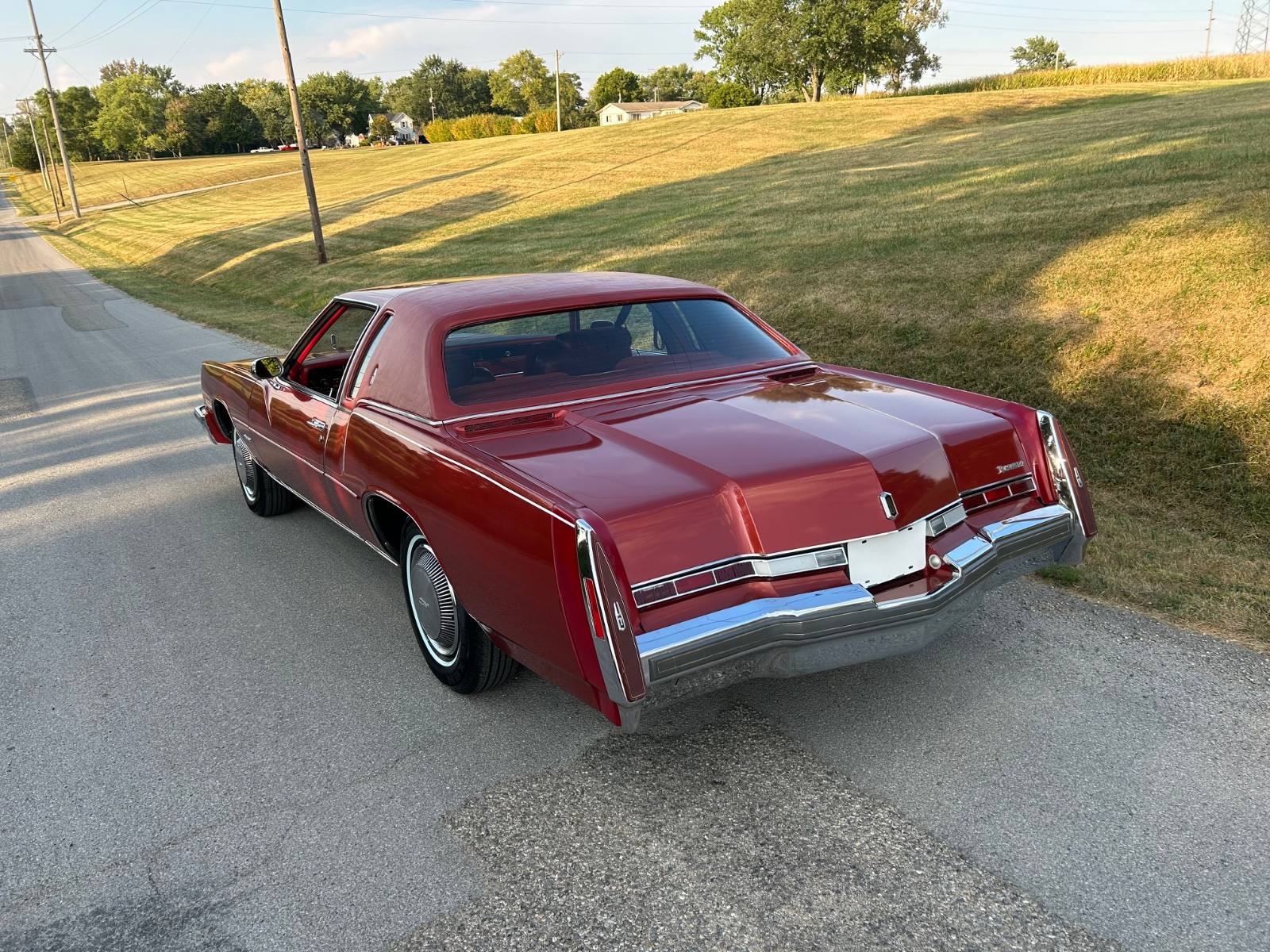 Oldsmobile-Toronado-1977-Coupe-21