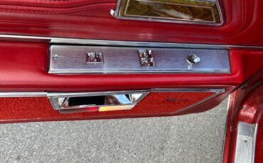 Oldsmobile-Toronado-1977-Coupe-33