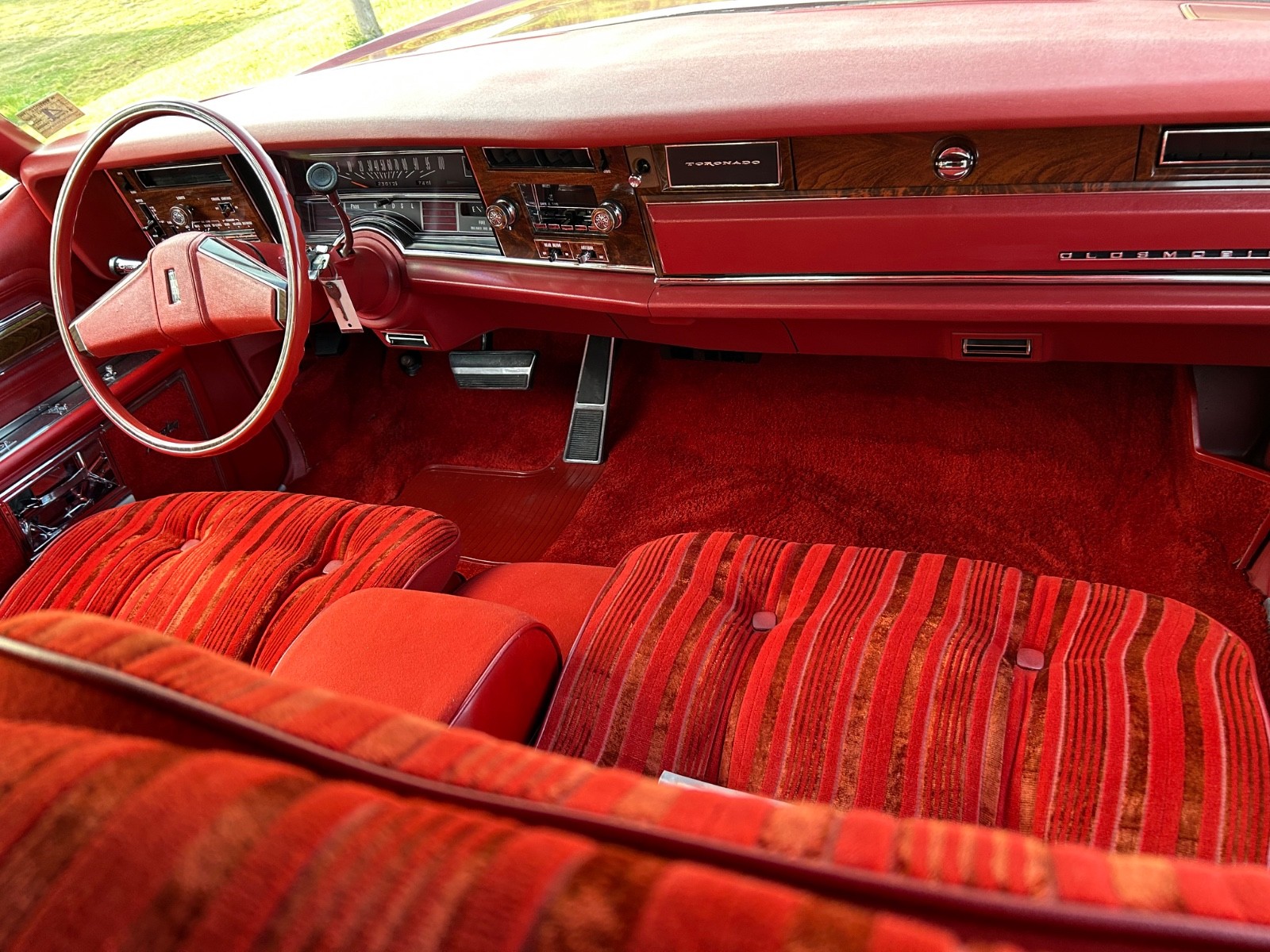 Oldsmobile-Toronado-1977-Coupe-37