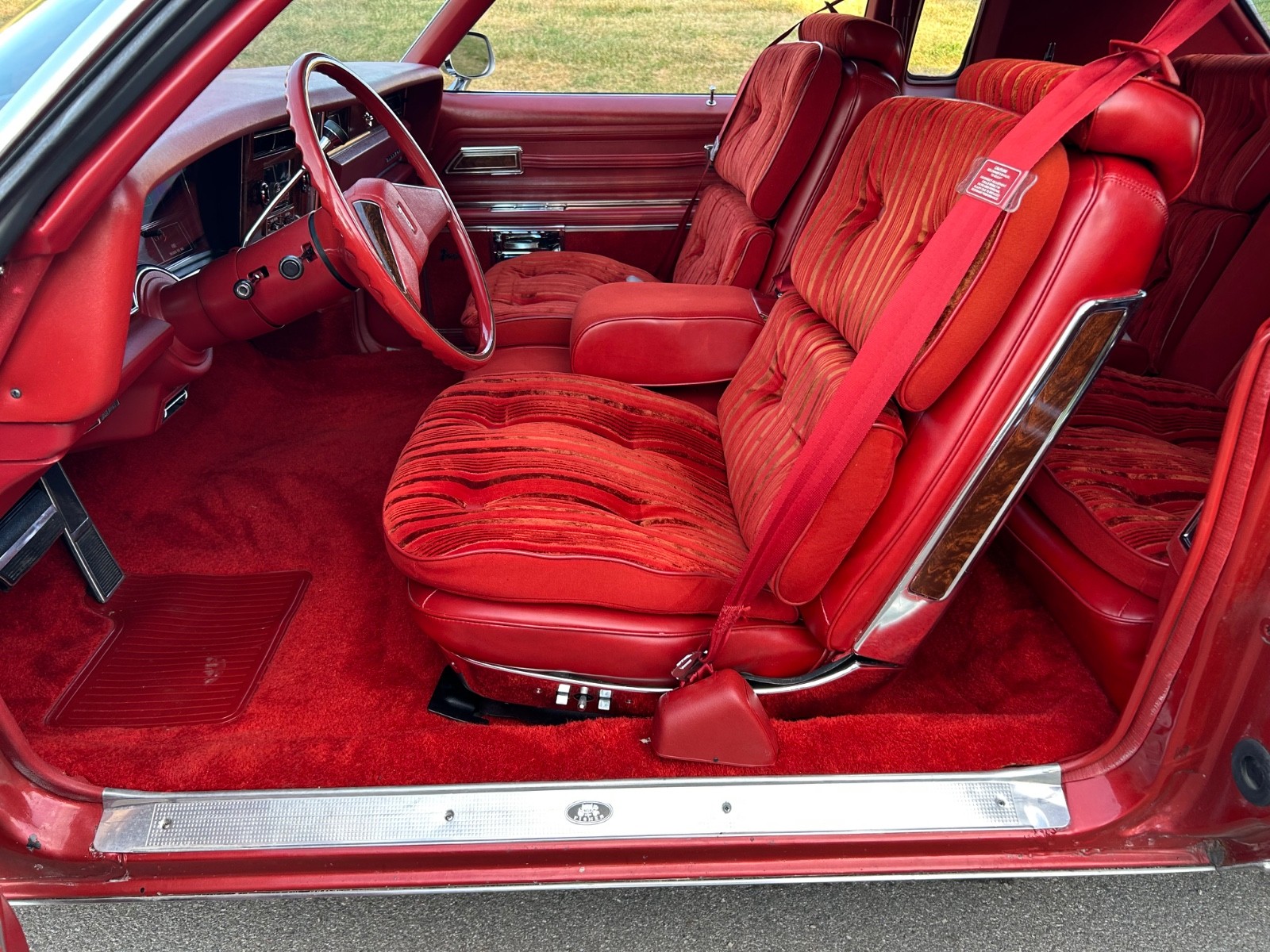 Oldsmobile-Toronado-1977-Coupe-7