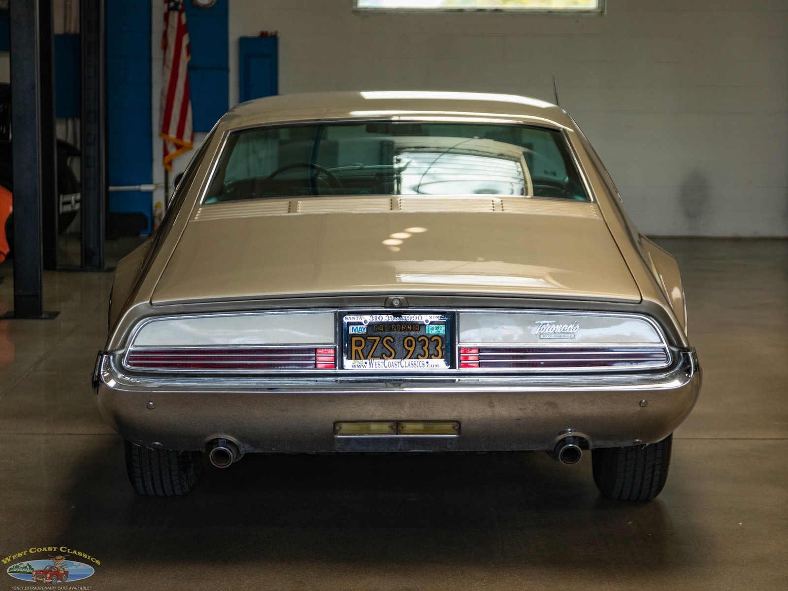 Oldsmobile-Toronado-Deluxe-1966-2-Door-Hardtop-17