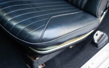 Oldsmobile-Toronado-Deluxe-1966-2-Door-Hardtop-28
