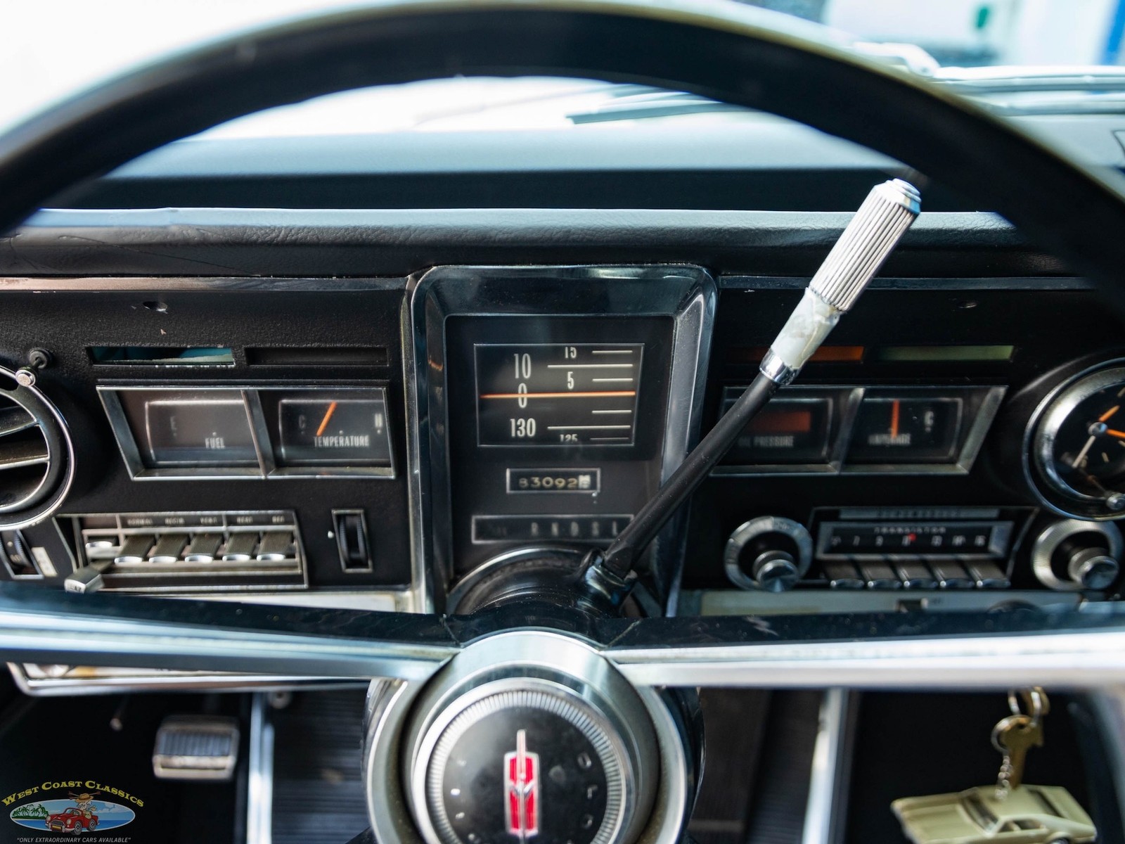 Oldsmobile-Toronado-Deluxe-1966-2-Door-Hardtop-37