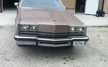 Oldsmobile-Toronado-brougham-1984-Beige-Brown-3