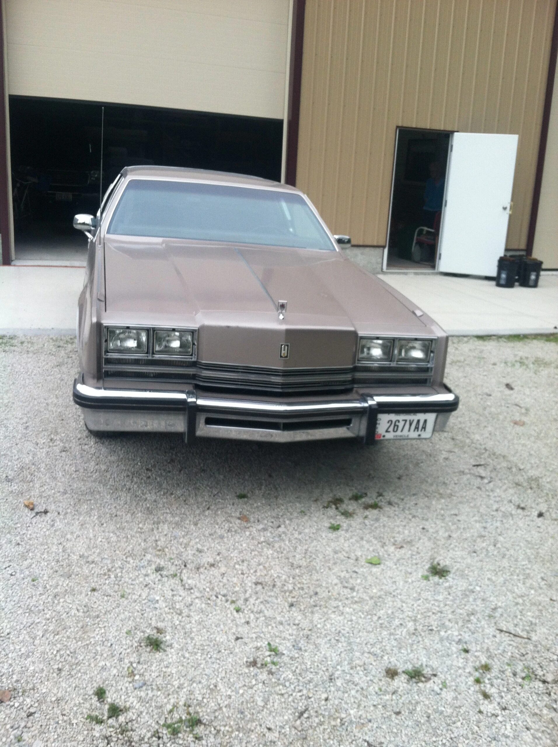 Oldsmobile-Toronado-brougham-1984-Beige-Brown-3