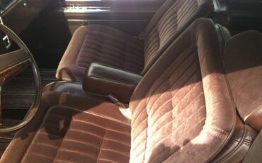 Oldsmobile-Toronado-brougham-1984-Beige-Brown-5