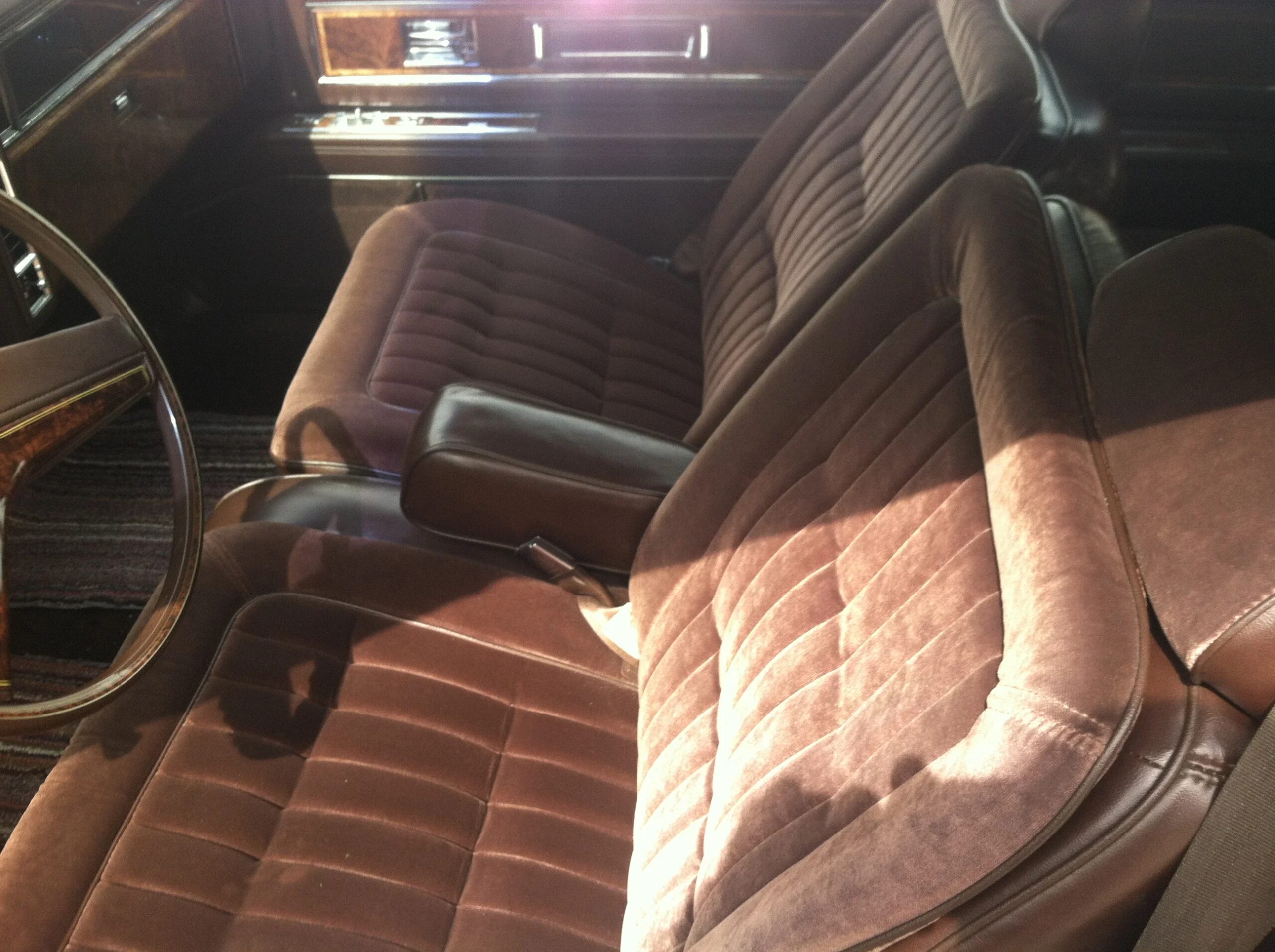 Oldsmobile-Toronado-brougham-1984-Beige-Brown-5
