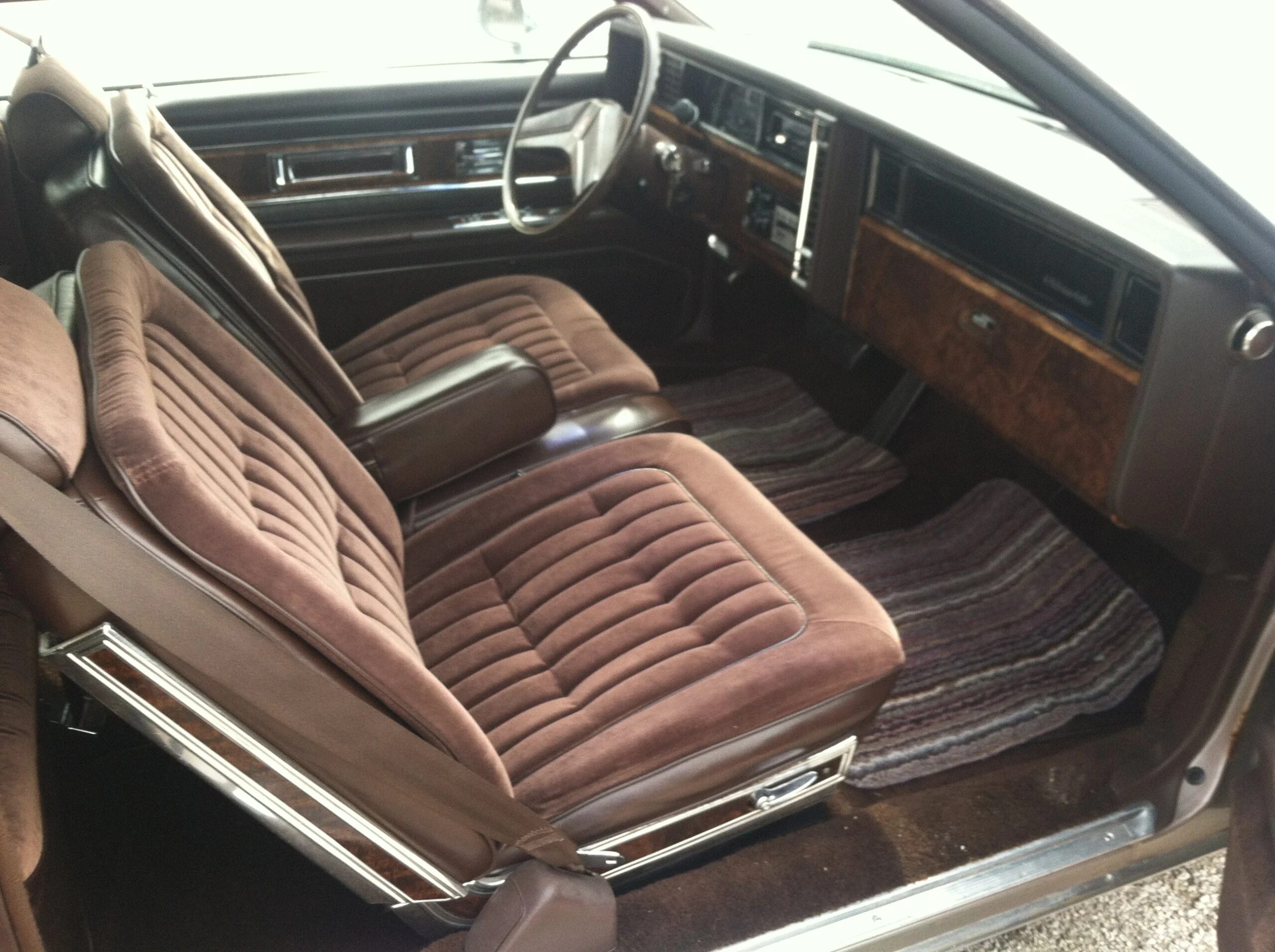 Oldsmobile-Toronado-brougham-1984-Beige-Brown-6
