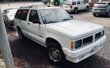 Oldsmobile-bravada-1993-white