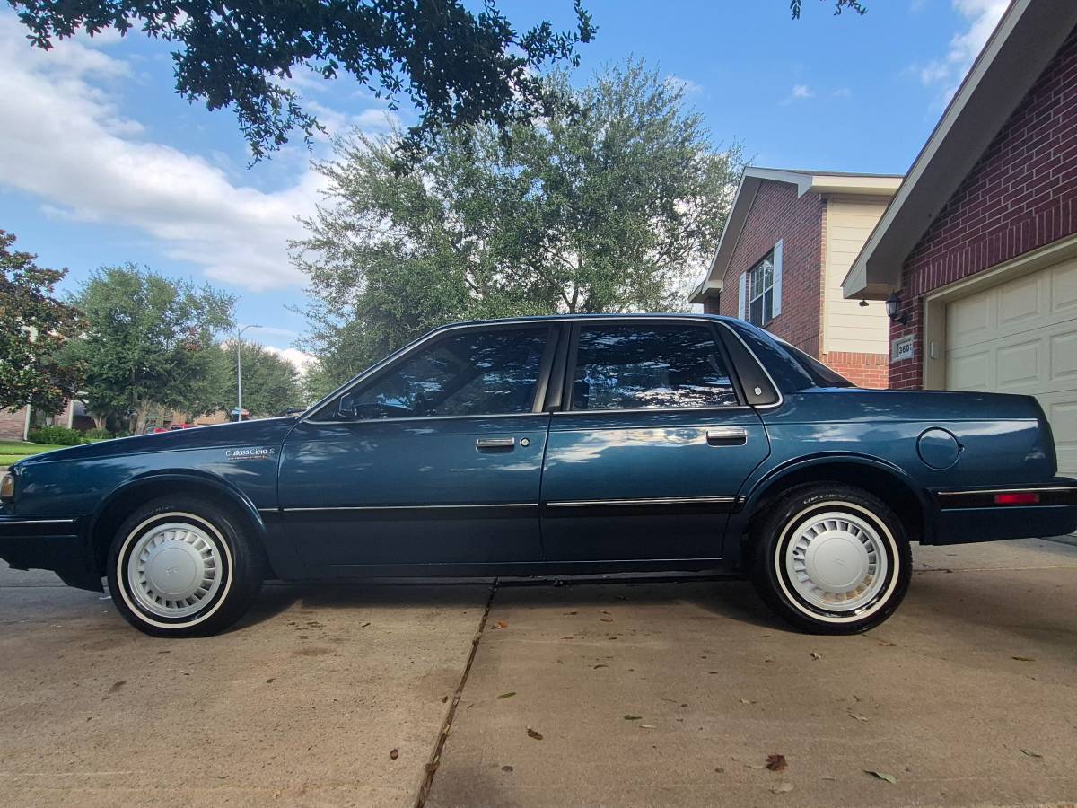 Oldsmobile-ciera-1990