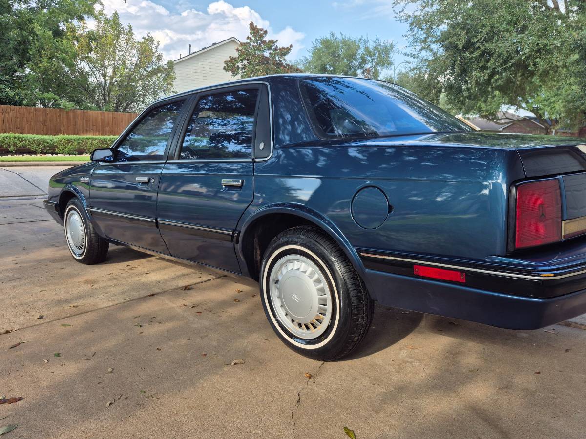 Oldsmobile-ciera-s-1990-1