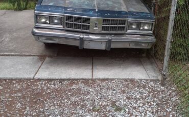 Oldsmobile-custom-cruiser-1986-blue-1