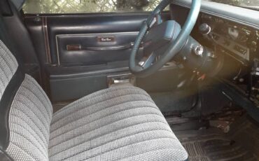Oldsmobile-custom-cruiser-1986-blue-6