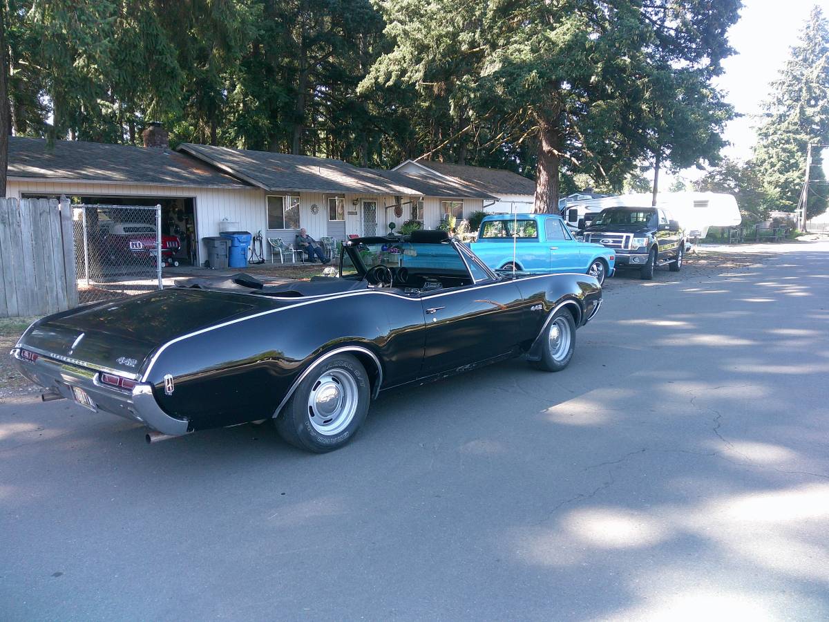 Oldsmobile-cutlass-1968-black-1