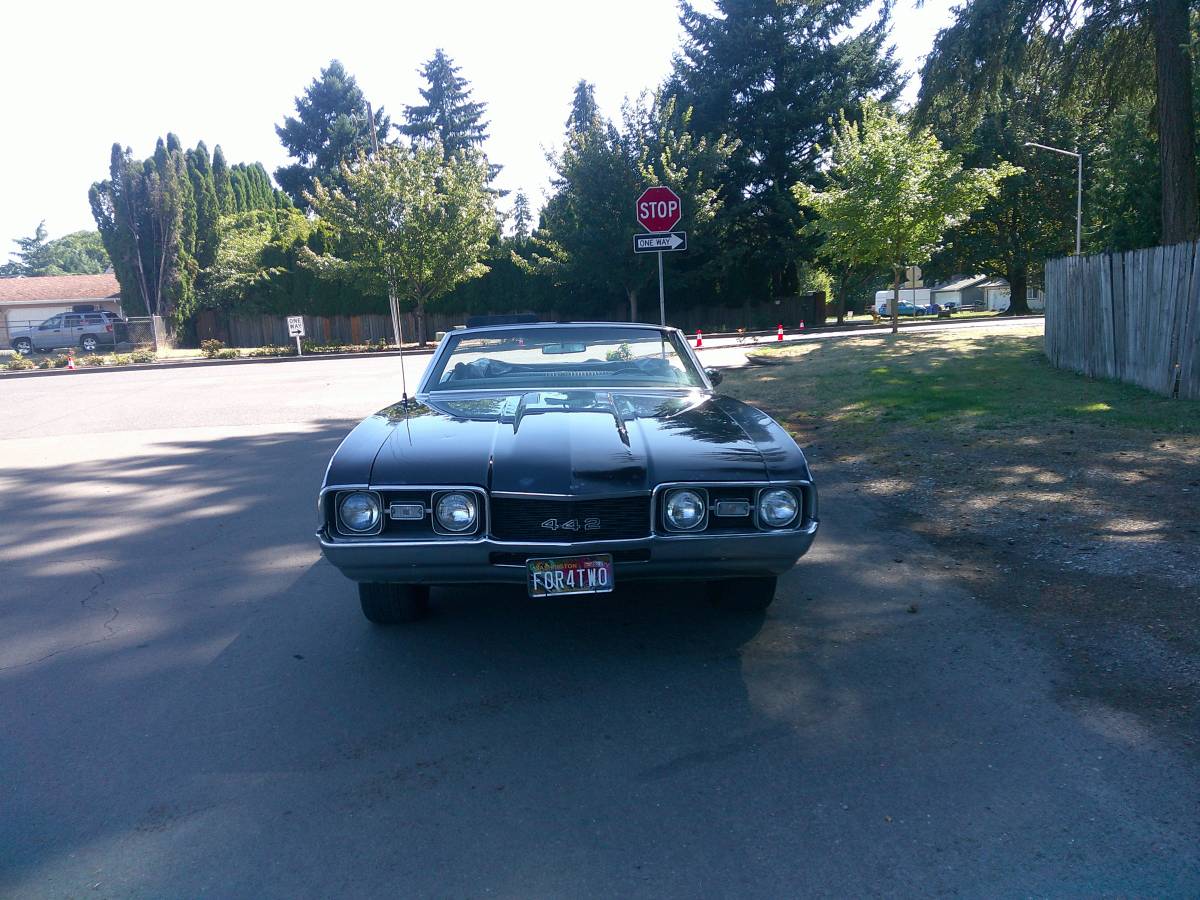 Oldsmobile-cutlass-1968-black-2