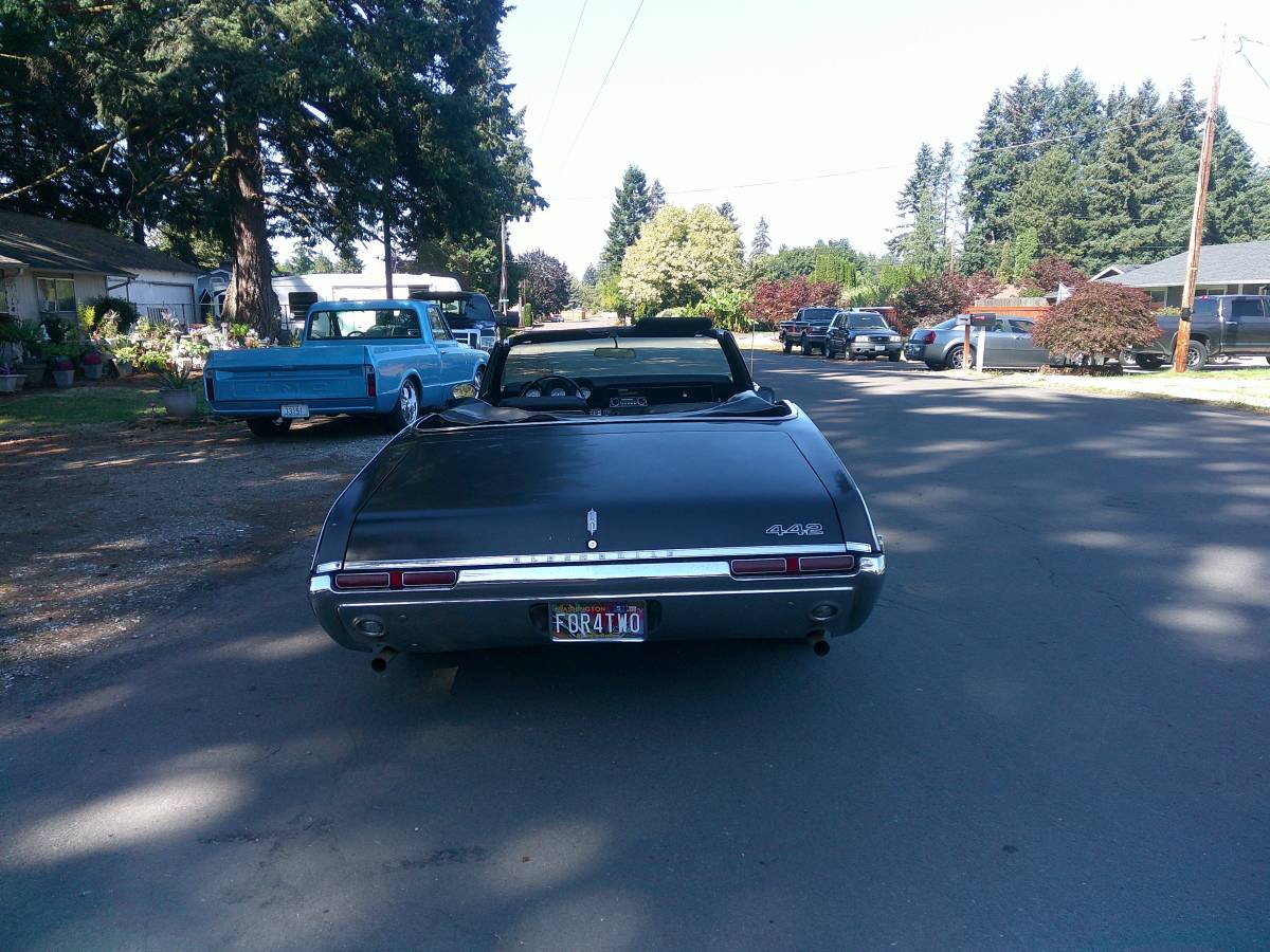 Oldsmobile-cutlass-1968-black-3