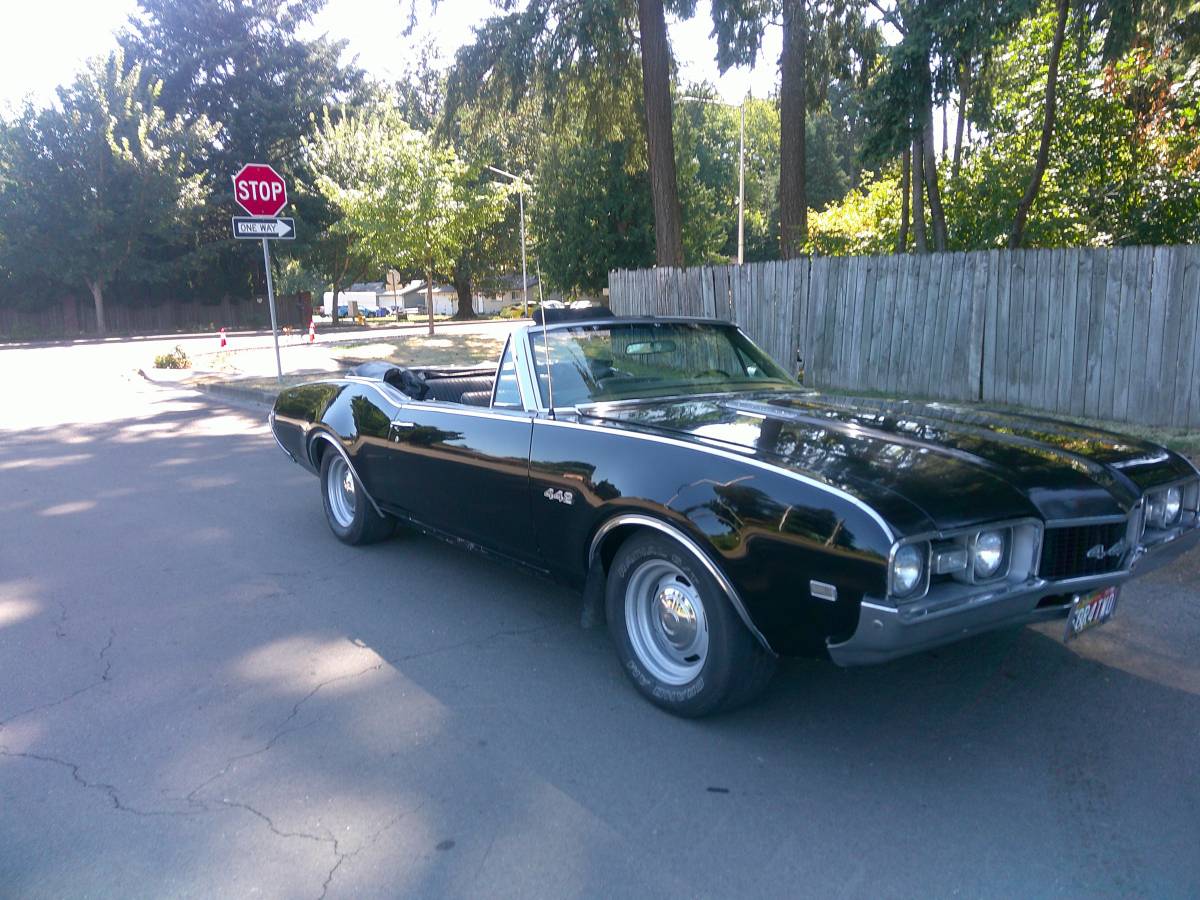 Oldsmobile-cutlass-1968-black