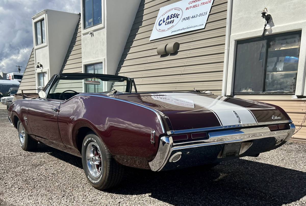 Oldsmobile-cutlass-1968-custom-1