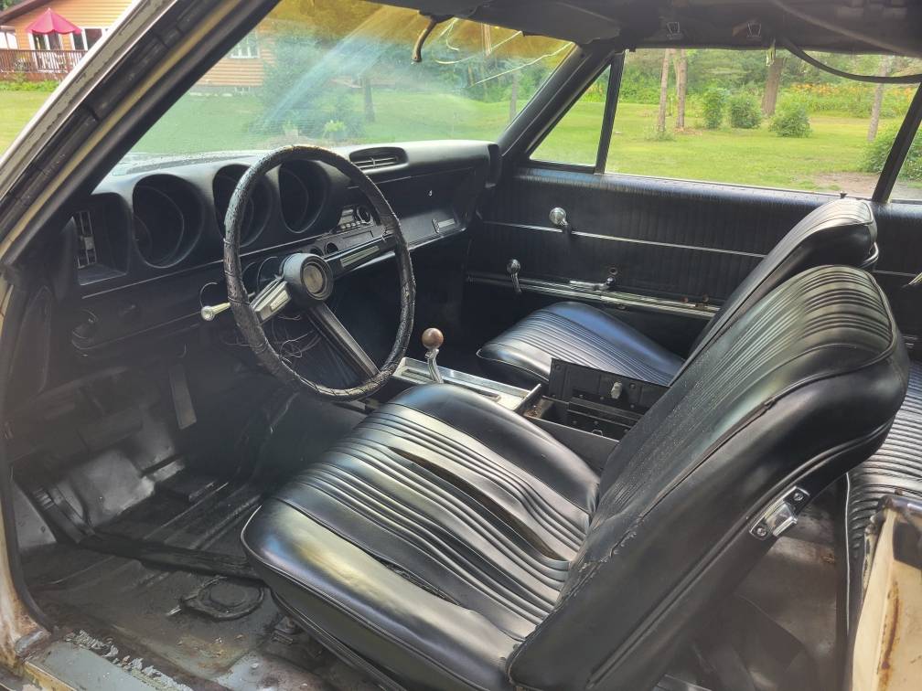 Oldsmobile-cutlass-1968-white-18