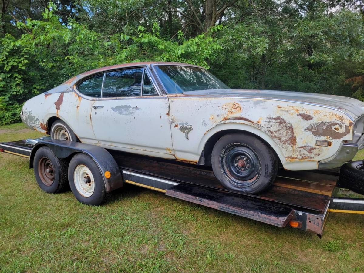 Oldsmobile-cutlass-1968-white