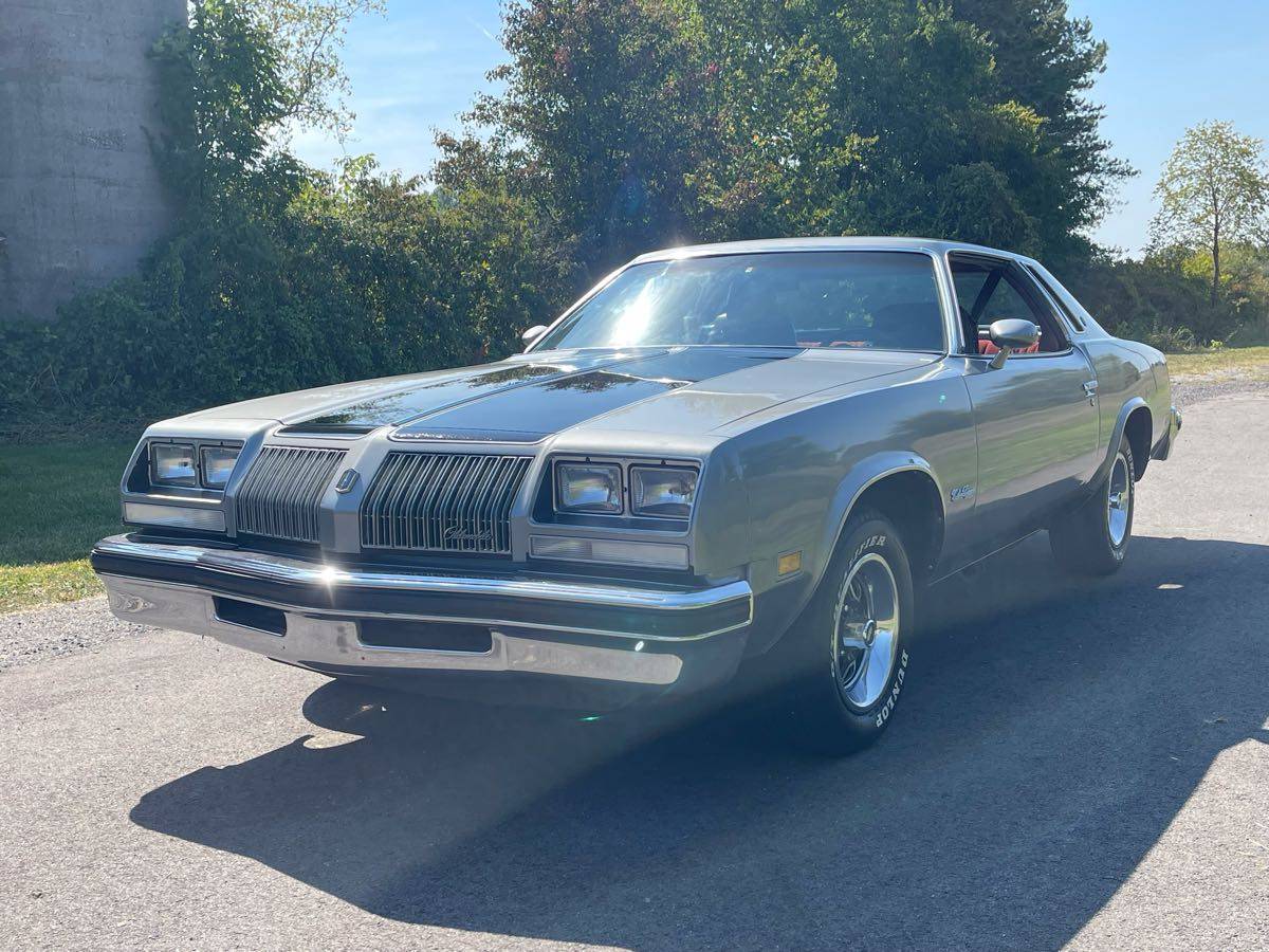 Oldsmobile-cutlass-1976-silver-1