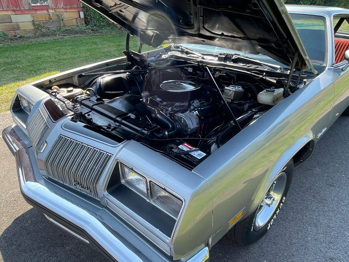 Oldsmobile-cutlass-1976-silver-11