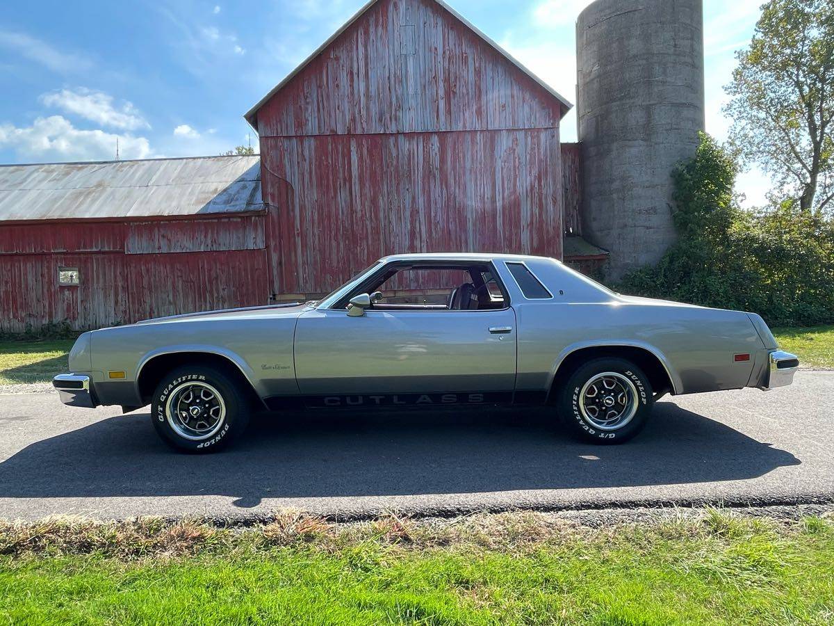 Oldsmobile-cutlass-1976-silver-2