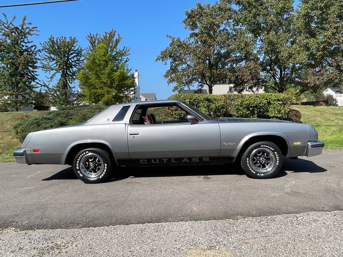 Oldsmobile-cutlass-1976-silver-3