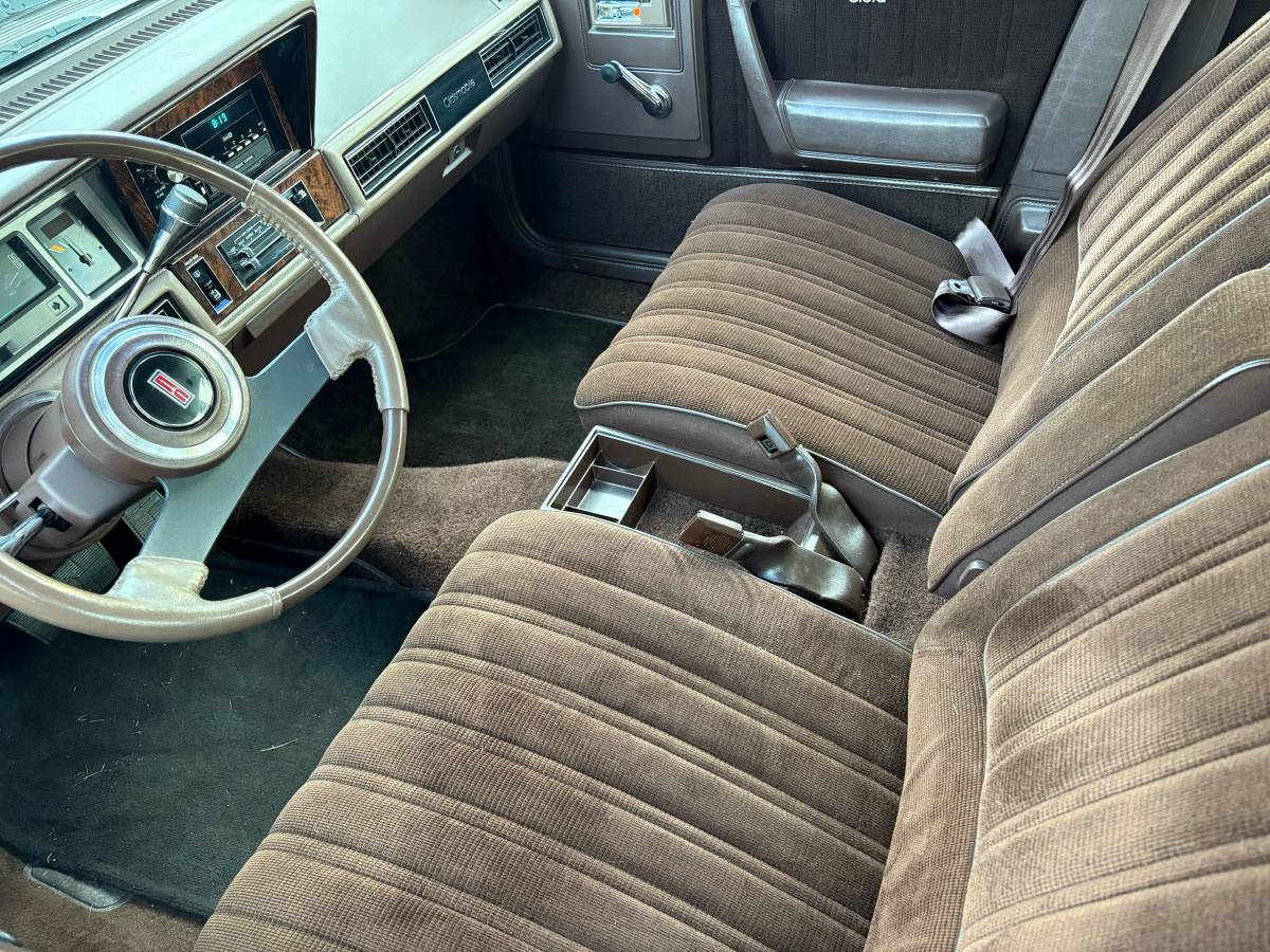 Oldsmobile-cutlass-1984-brown-11