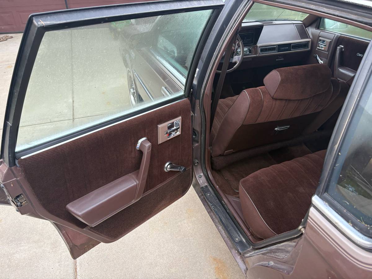 Oldsmobile-cutlass-1984-brown-12