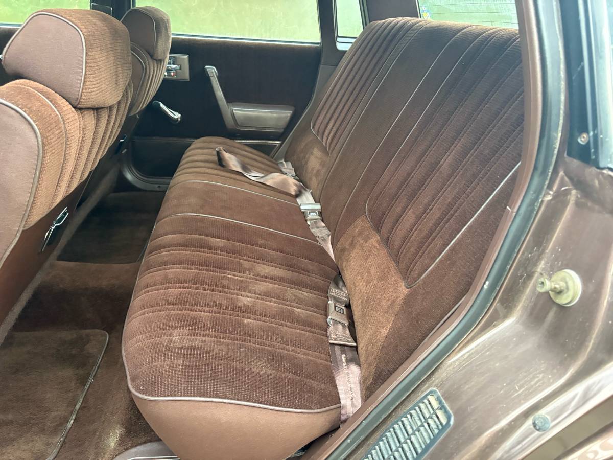 Oldsmobile-cutlass-1984-brown-13