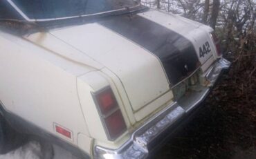 Oldsmobile-cutlass-442-1977-white-1