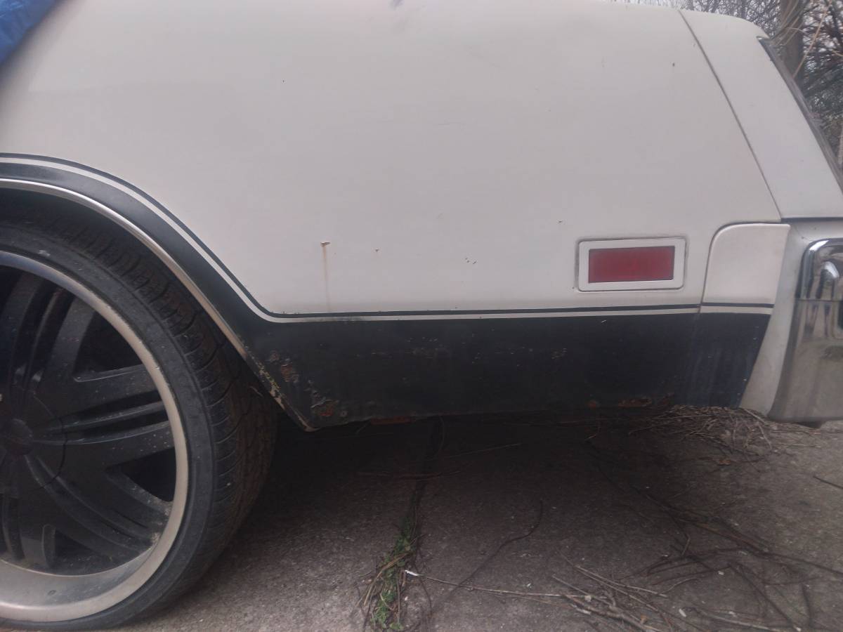 Oldsmobile-cutlass-442-1977-white-15
