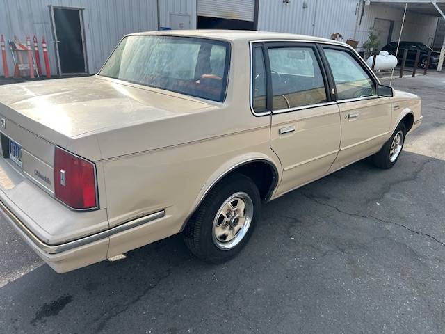 Oldsmobile-cutlass-ciera-1982-custom-7