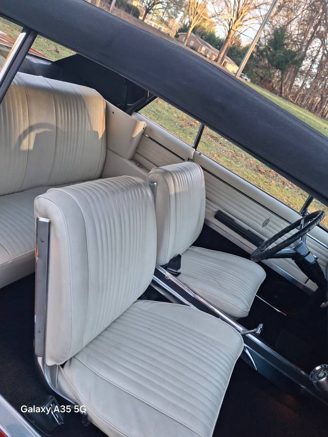 Oldsmobile-cutlass-convertible-1965-red-19