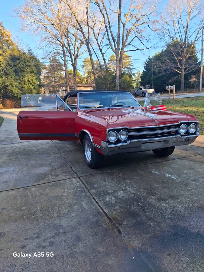 Oldsmobile-cutlass-convertible-1965-red