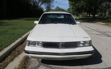 Oldsmobile-cutlass-cruiser-1989-white-10