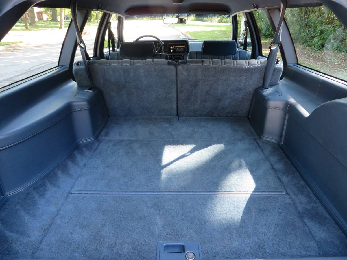Oldsmobile-cutlass-cruiser-1989-white-12